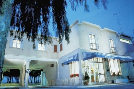 Hotel La Pineta, Letecky Výhodně, Tropea