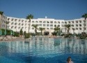 azur plaza - vyhled z balkonu nad barem