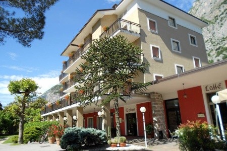 Hotel Daino S Bazénem Pig– Dro / Lago Di Garda