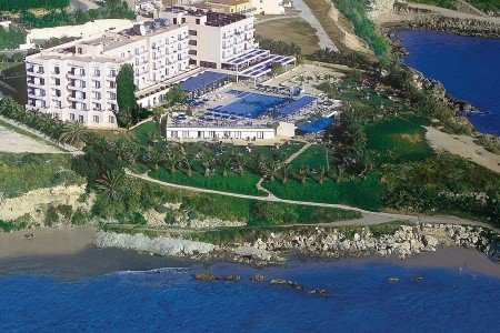 Queens Bay Hotel