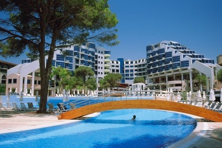 Cornelia De Luxe Resort
