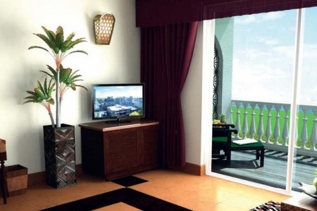 Okolí hotelu a pláž
