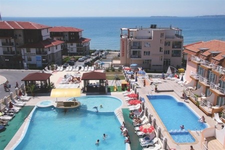 Okolí hotelu a pláž