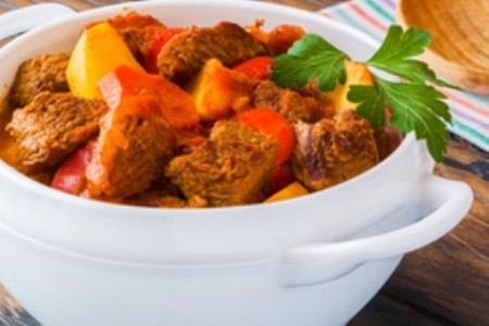 Recept, jak připravit tradiční maďarský guláš