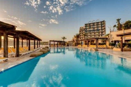 Sunny Coast Resort & Spa