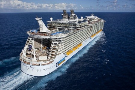 Usa, Bahamy, Svatý Martin Na Lodi Oasis Of The Seas - 393871839