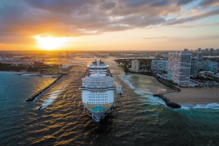 Usa, Svatý Kryštof A Nevis, Bahamy Z Miami Na Lodi Symphony Of The Seas - 393870134