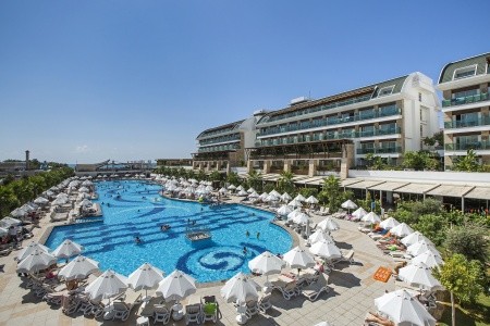 Crystal Waterworld Hotel