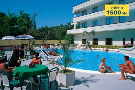 Hotel Clorinda S Bazénem Re- Paestum