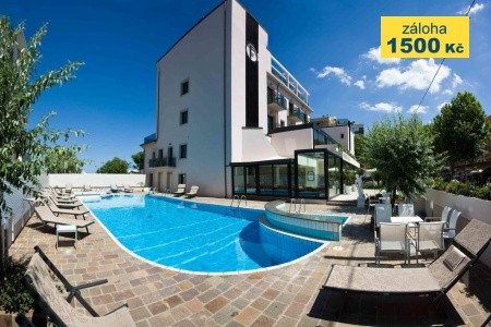 Hotel Ferretti Beach