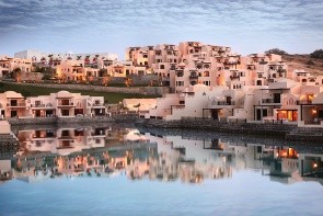 Hotel The Cove Rotana Resort