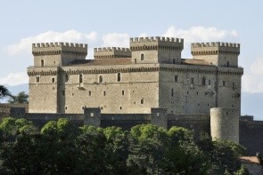 Hrad Piccolomini