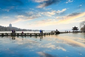 Západní jezero