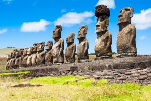 Moai - sochy na Velikonočním ostrově
