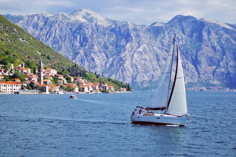 Jachting v zálivu Kotor (Boka Kotorska)
