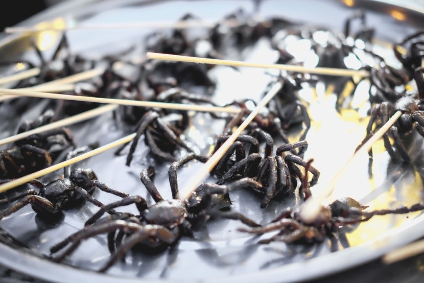 Tarantule či a-ping je kambodžská delikatesa